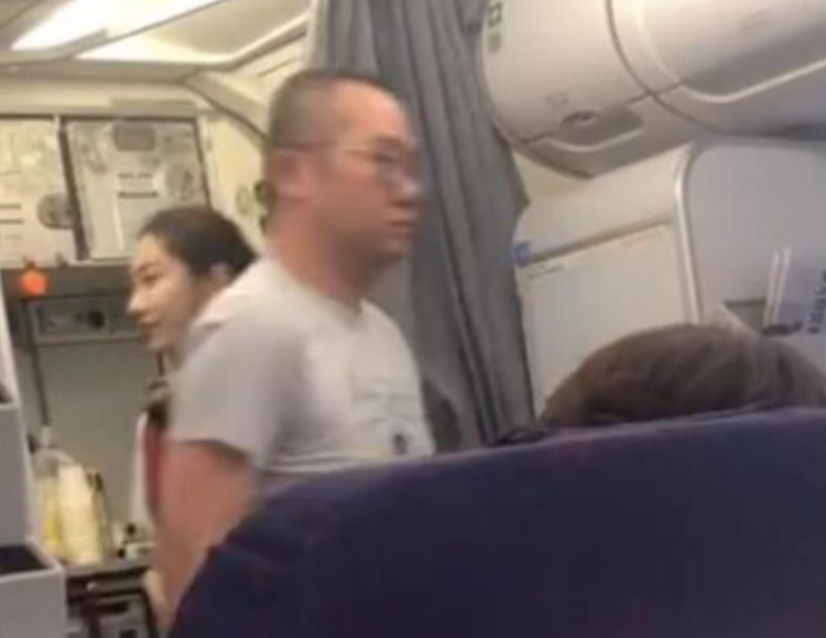 情感專家高空秀腿？涂磊到底是偽善的道德家，還是無(wú)奈的患者